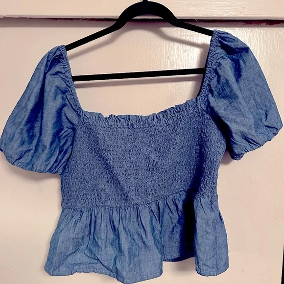 100% Cotton J.Crew Squareneck smocked chambray top - Picture 2 of 3